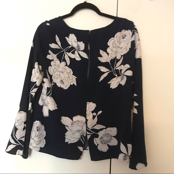 Bundle 4/25 Flowy Open Back Blouse - Picture 2 of 2